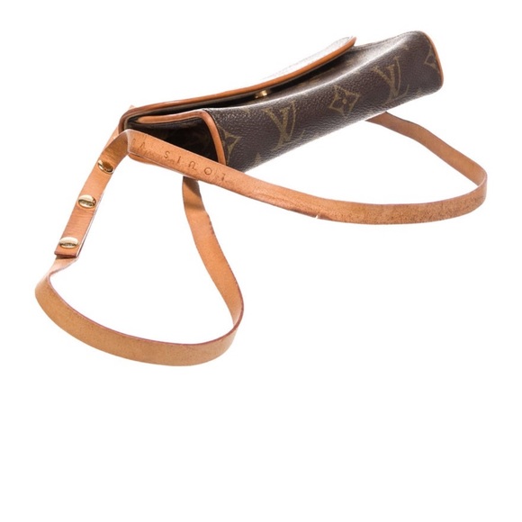 LOUIS VUITTON BELT BAG - Picture 4 of 14